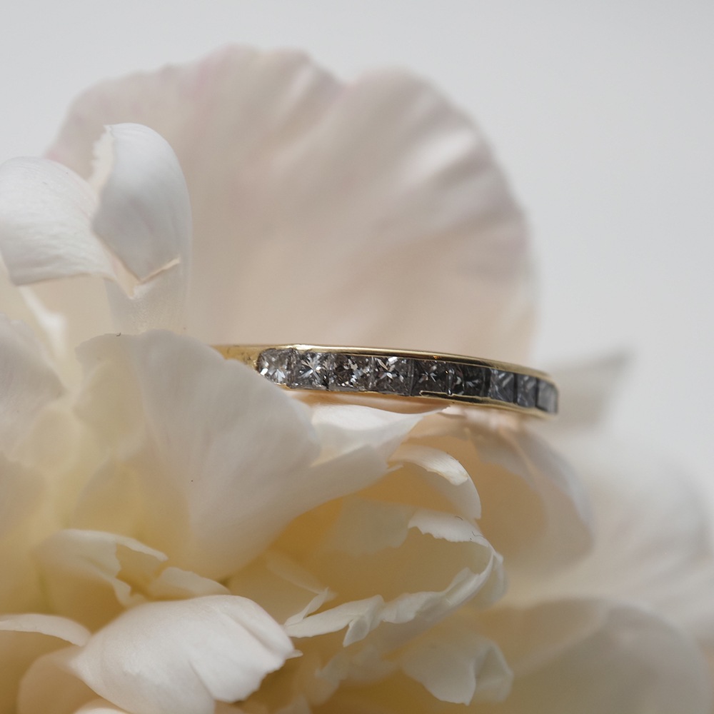 18金 天然プリンセスカットダイヤモンド 一文字リング