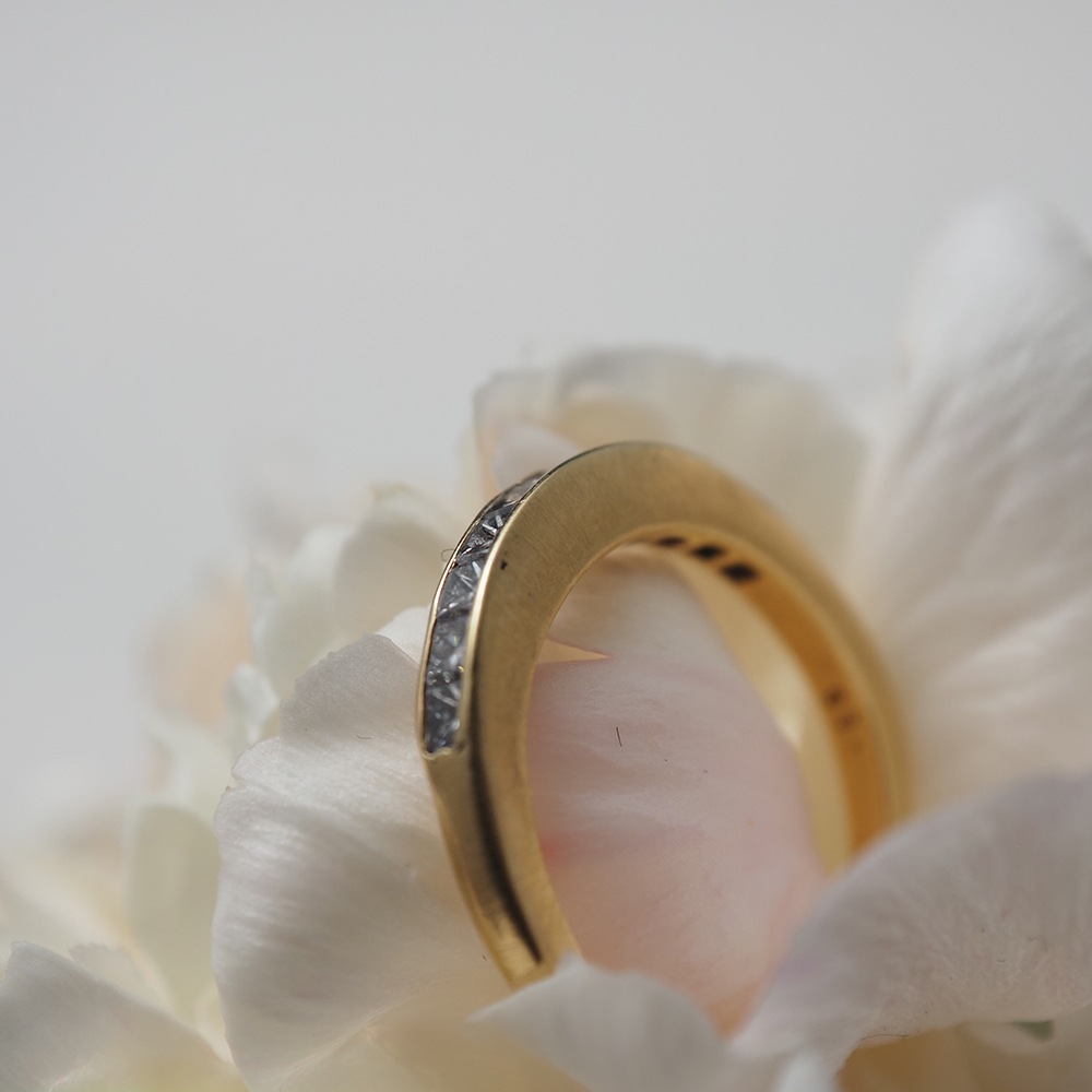 18金 天然プリンセスカットダイヤモンド 一文字リング