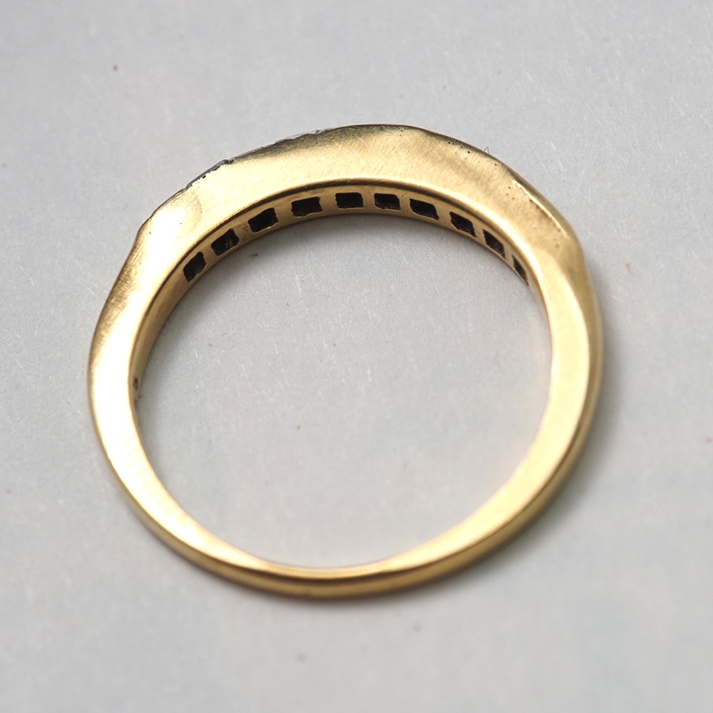 18金 天然プリンセスカットダイヤモンド 一文字リング