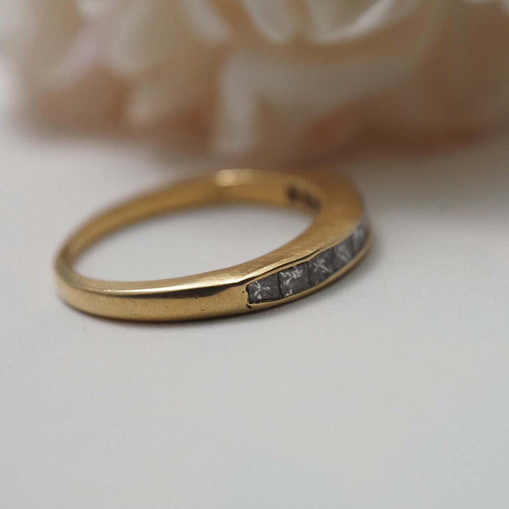 18金 天然プリンセスカットダイヤモンド 一文字リング