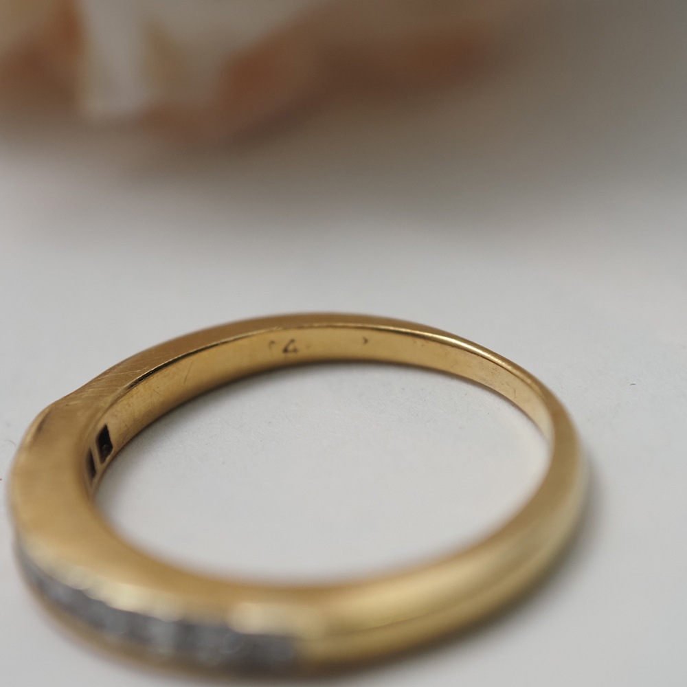 18金 天然プリンセスカットダイヤモンド 一文字リング