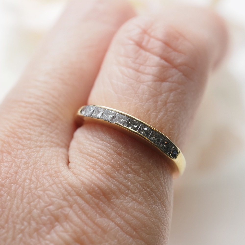 18金 天然プリンセスカットダイヤモンド 一文字リング