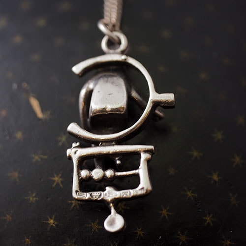 Jorma Laine ヨルマレイン ブランコに乗る人のペンダント