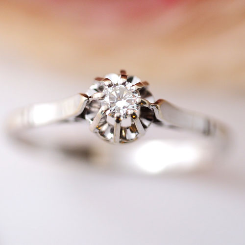 18金ホワイトゴールド ダイヤモンドソリティアリング(アンティークジュエリー)