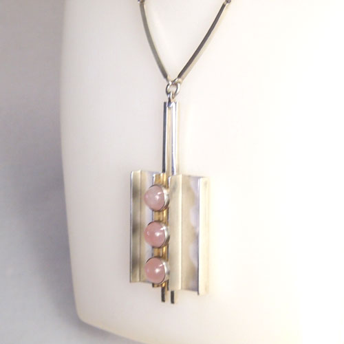 N.E.FROM (N.E.フロム）　デンマーク　ローズクォーツ スクエアモダンネックレス