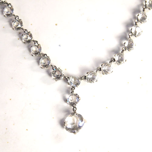 クリスタル＆プラチナム（メタル）ドロップネックレス