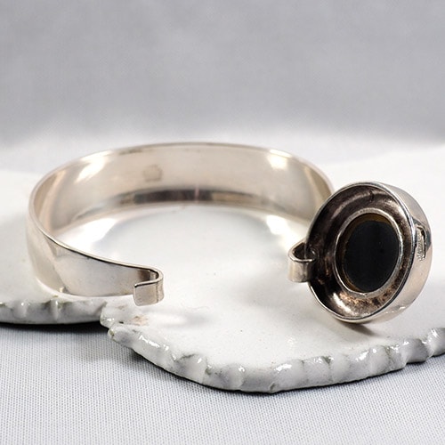 N.E.フロム　ヘマタイト＆シルバー　バングル