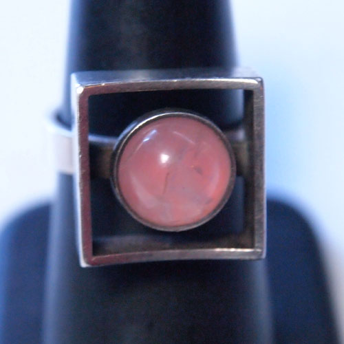 N.E.FROM(N.E.フロム）ローズクォーツスクエアリング