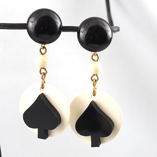 オールドプラスチック　モノトーン　スペードイヤリング