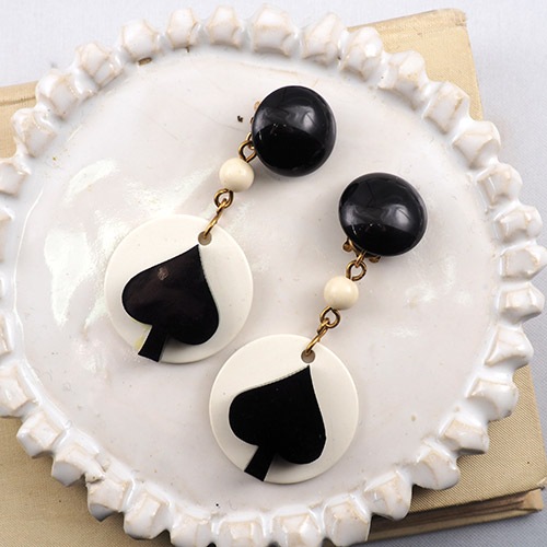 オールドプラスチック　モノトーン　スペードイヤリング