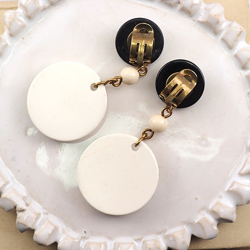 オールドプラスチック　モノトーン　スペードイヤリング