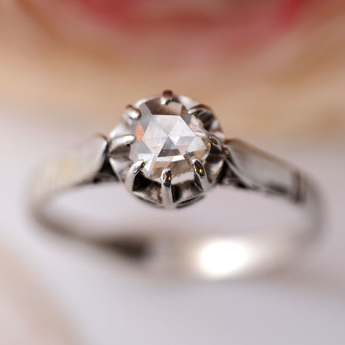 プラチナ　ローズカットダイヤモンド　ソリティアリング（アンティークジュエリー）