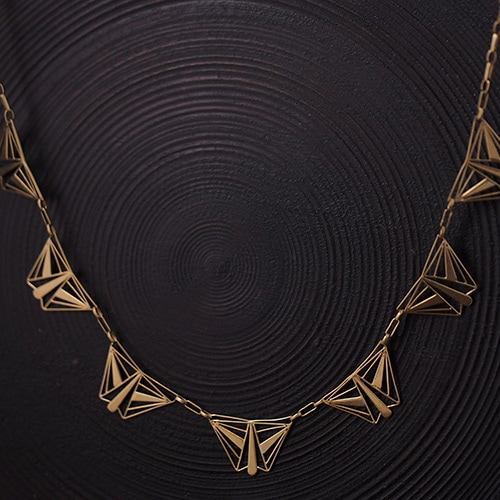 18金　アールデコ　トライアングル　フィリグリーネックレス