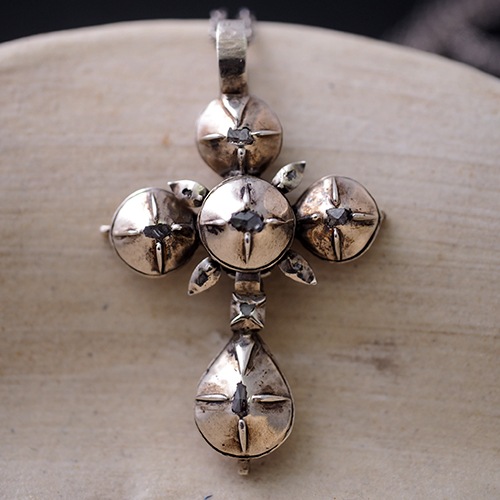 シルバー　ローズカットダイヤモンド　フレミッシュクロス（フランドルクロス）