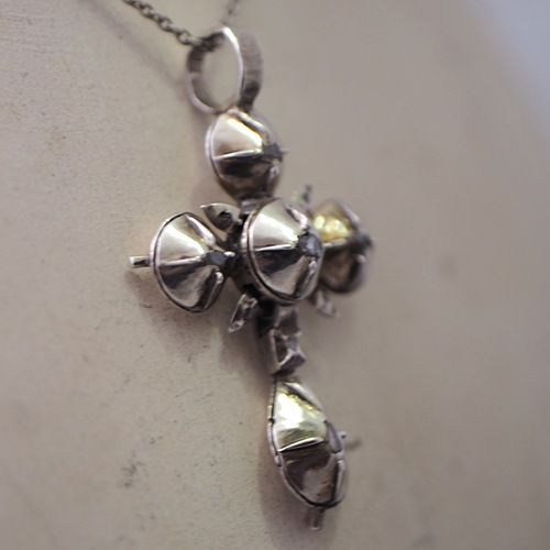 シルバー　ローズカットダイヤモンド　フレミッシュクロス（フランドルクロス）