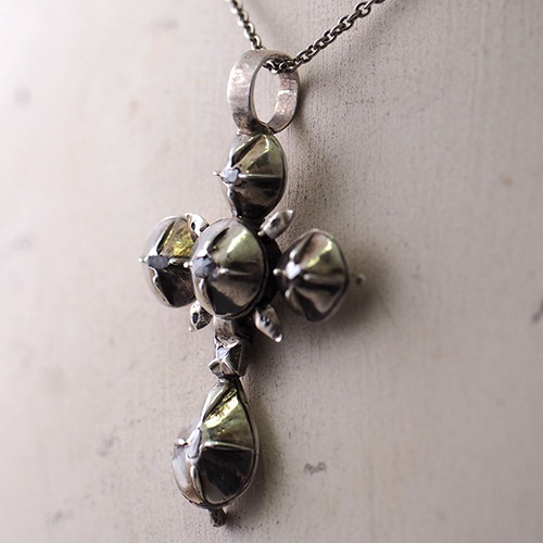 シルバー　ローズカットダイヤモンド　フレミッシュクロス（フランドルクロス）