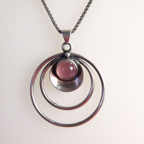 N.E.FROM (N.E.フロム）　デンマーク　ローズクォーツ ドットペンダント