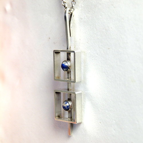 N.E.FROM (N.E.フロム）　デンマーク　ソーダライトスクエアペンダント