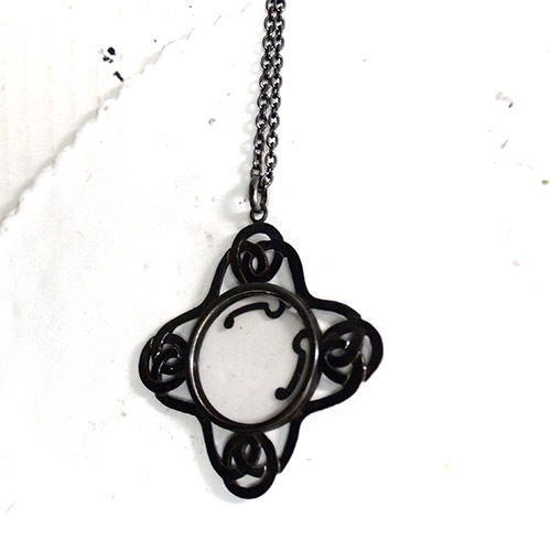 フレンチ　ガンメタル　ロケット＆チェーンネックレス