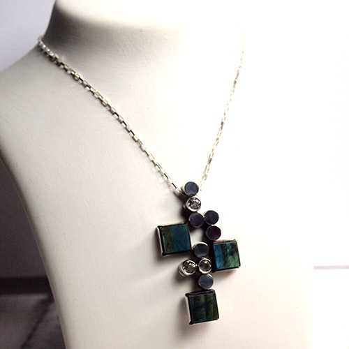 ELIS KAUPPI エリスカウッピ　ラブラドライト　クリスタル　ペンダント
