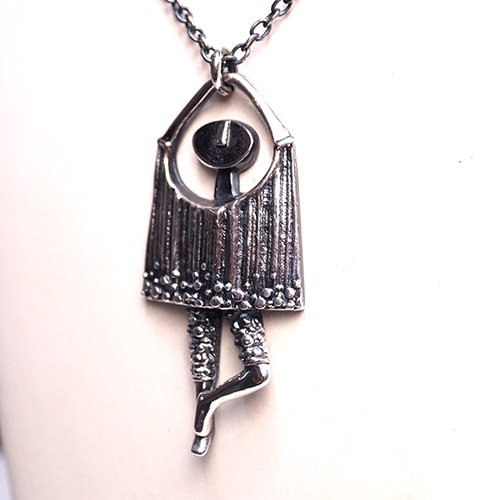 JORMA LAINE ヨルマレイン シルバーカラーブロンズ ダンサーネックレス