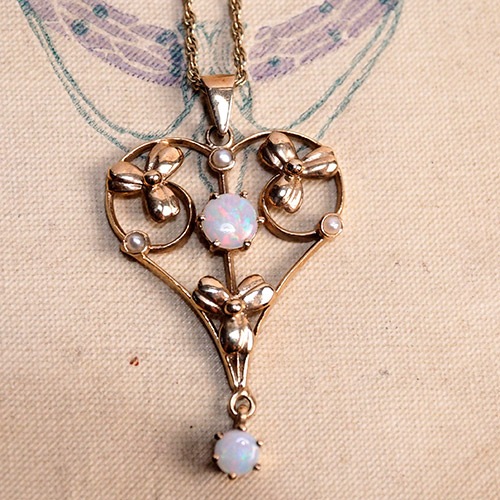 9金　オパール　クローパー＆ハート　ペンダント&チェーン