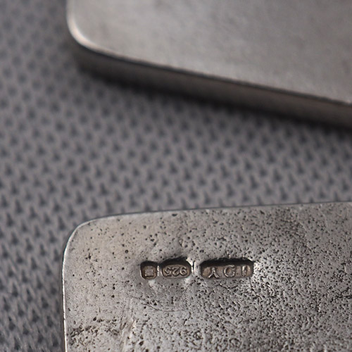 シルバー&ブラックエナメル クリップイヤリング