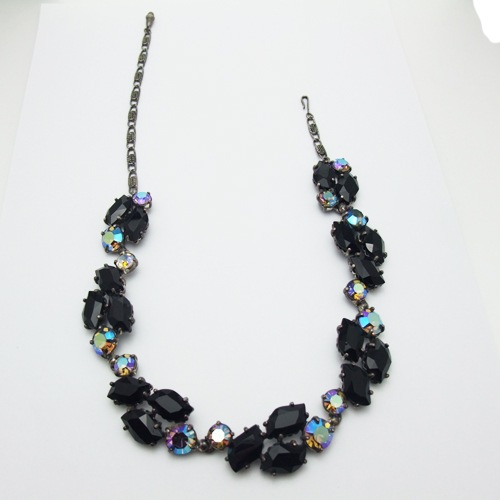 Elsa Schiaparelli　エルザ・スキャパレリ　ブラック＆オーロラアクア　クリスタルネックレス