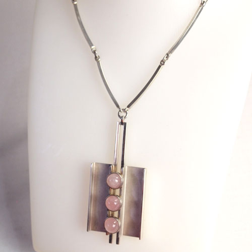 N.E.FROM (N.E.フロム）　デンマーク　ローズクォーツ スクエアモダンネックレス