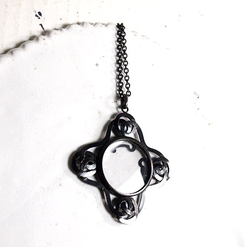 フレンチ　ガンメタル　ロケット＆チェーンネックレス