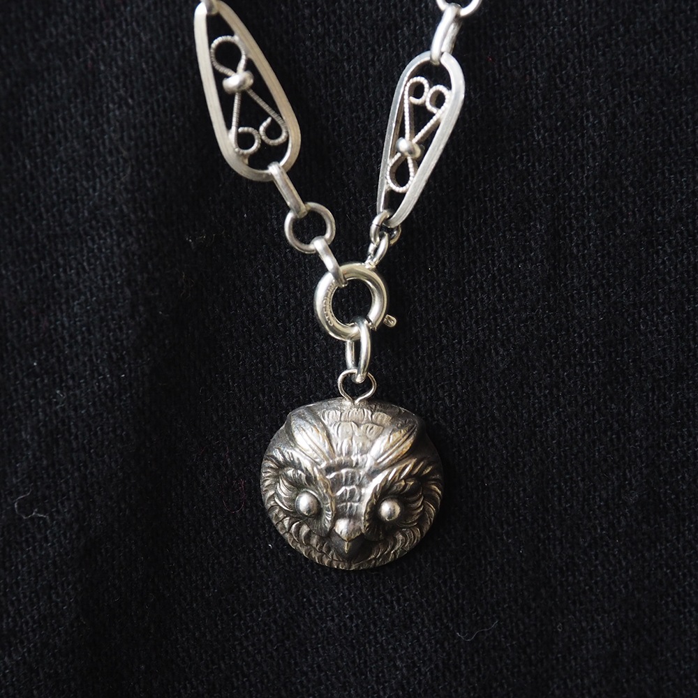 メタル　フクロウ　ペンダントトップ