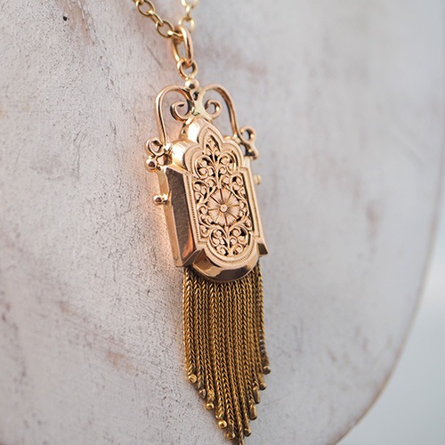 18金　リバーシブル タッセル ペンダント