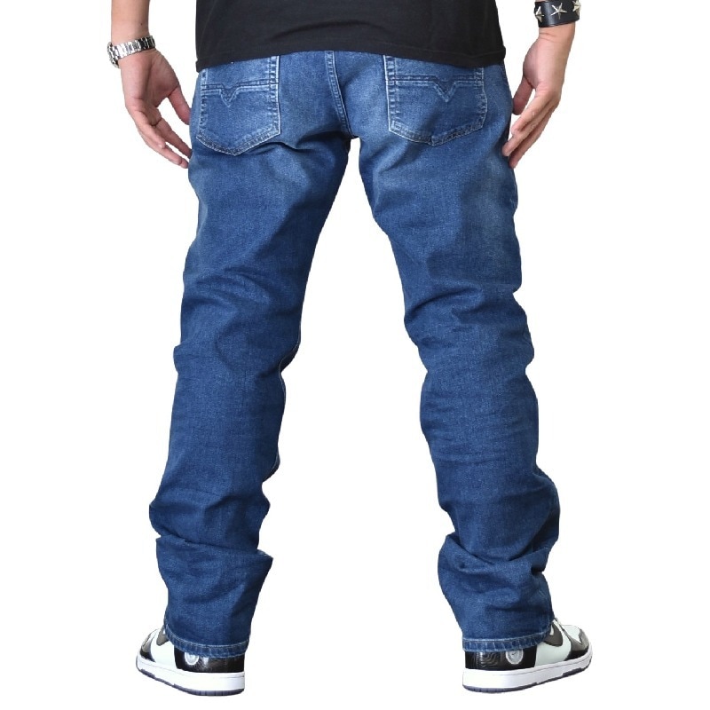 【DIESEL】レギュラージーンズ ブルー / 送料無料 Diesel ジーンズ - ブルー - ブルー | 00J4ZXKXB78K01