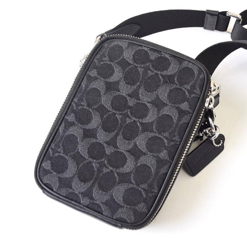 COACH コーチ ショルダーバッグ シグネチャー デニム COACH（コーチ）の「フライト バッグ シグネチャー デニム
