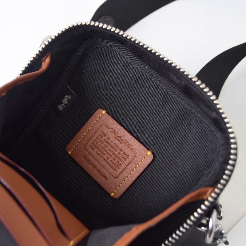 Coach ワンショルダー デニム ポーチ　Denim Pouch シグネチャー cp887_svdtv_a0