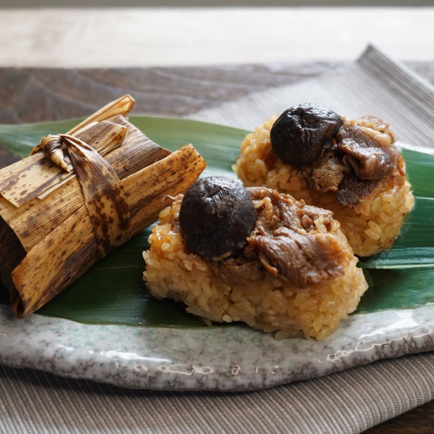 【送料込】＜雅楽＞黒毛和牛竹皮包みおこわ 6個