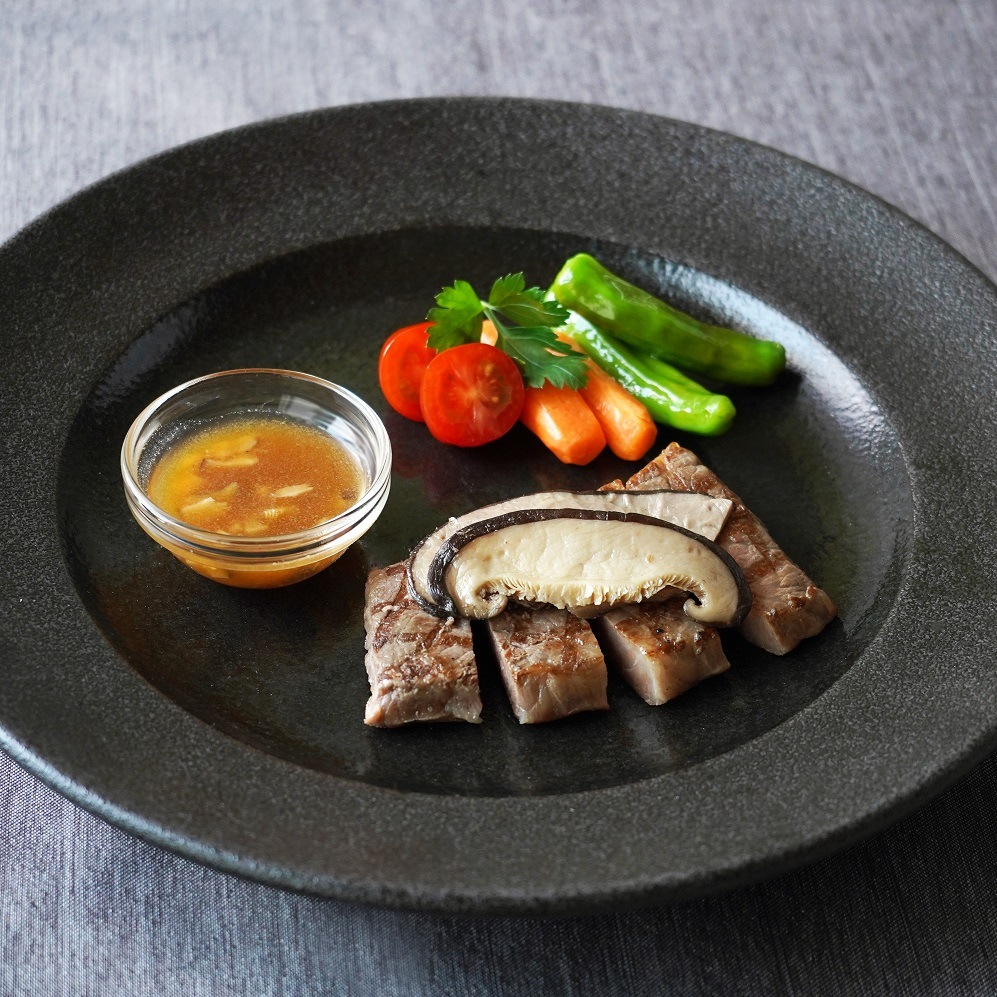 【送料込】＜a Tempo神戸住吉＞天恵菇椎茸と黒毛和牛ステーキ50g 3袋