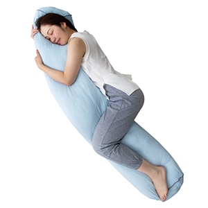 ひんやり抱き枕になる布団収納袋