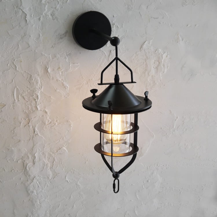 船舶風デザインの壁付照明。白い壁に映えるレトロな一灯。 ｜ WL011