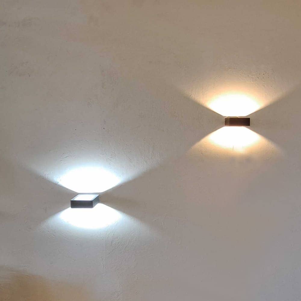 上下に広がる光の演出を楽しむポーチライト ｜ WP010