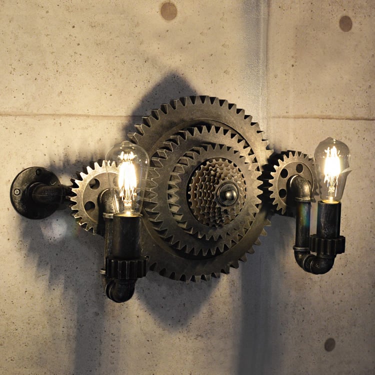 ギアが主役のヴィンテージウォールライト。重厚感のある歯車デザイン。 ｜ WH001