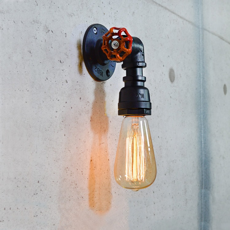 インダストリアルな配管デザインの壁付照明。配管×赤いバルブが魅力的! | WL017