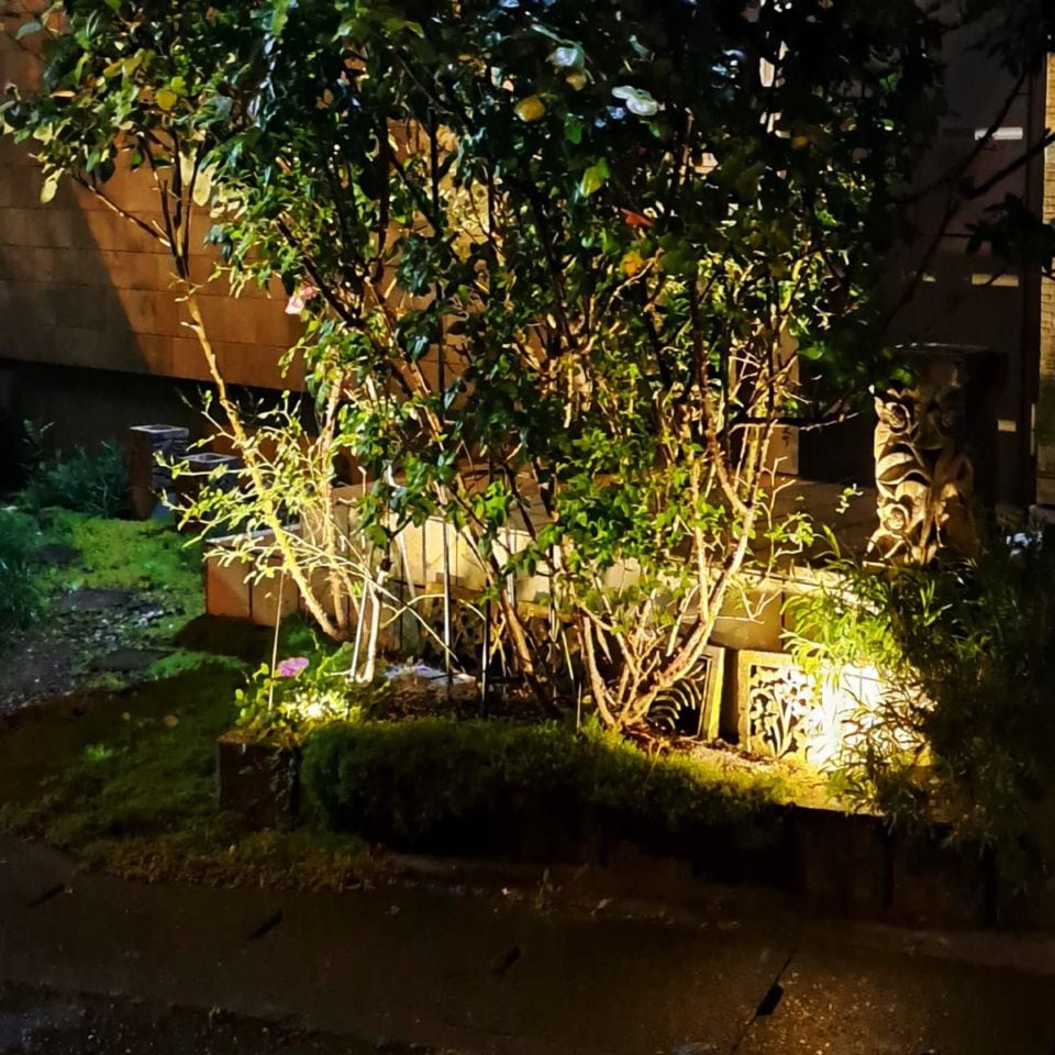 地面からの光で夜の外観を格上げ！埋め込み式LEDライト2個セット