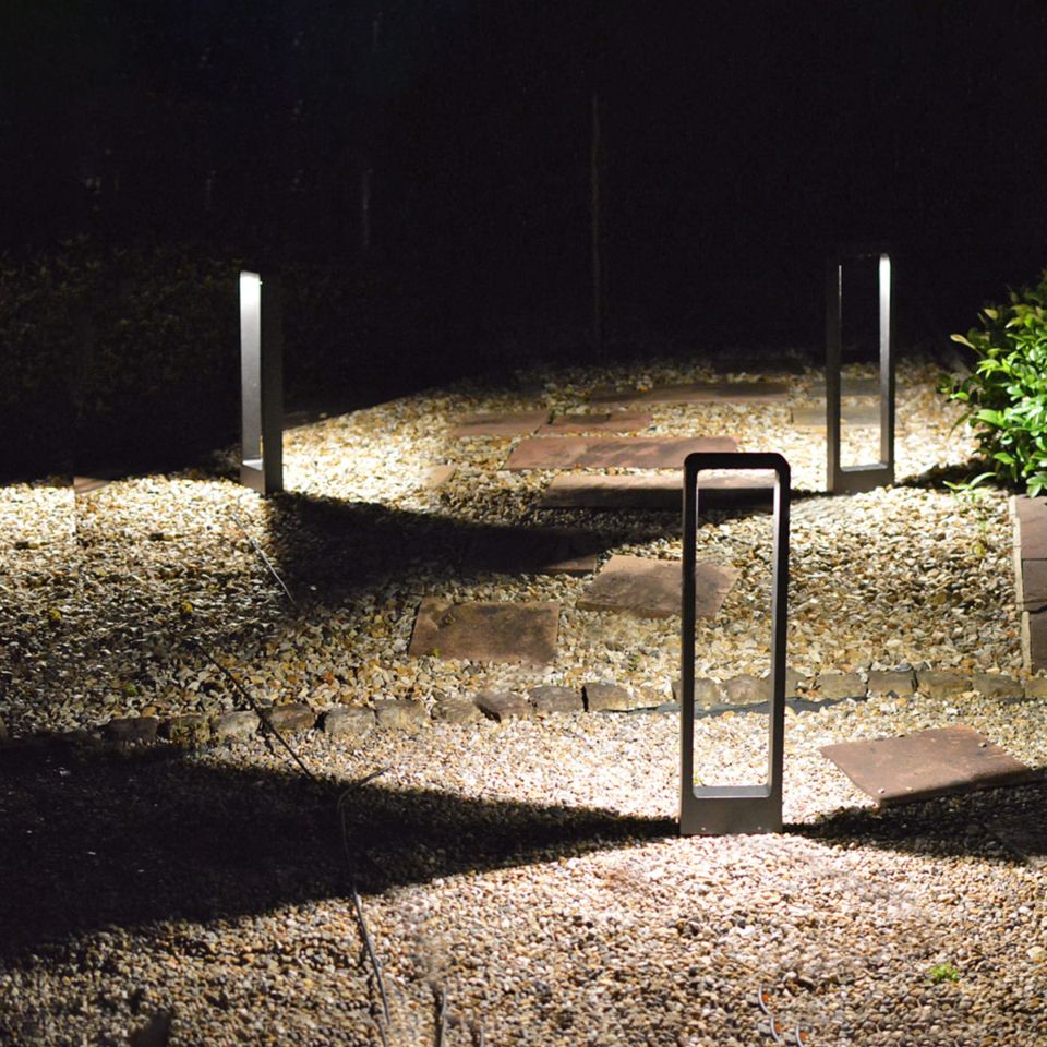 庭や玄関を美しく照らす！簡単に設置できるLEDガーデンライト | GP002-4SET
