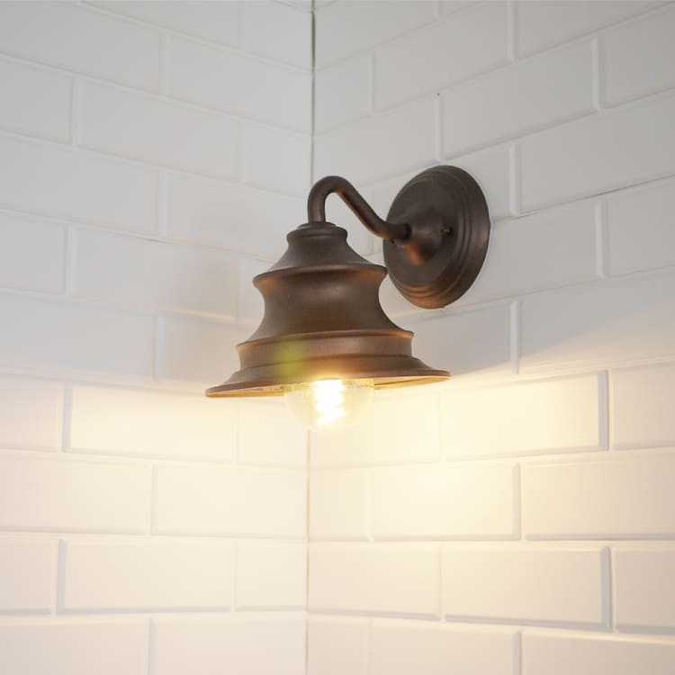 ブロンズ調レトロ壁付照明。レトロデザインが魅力！