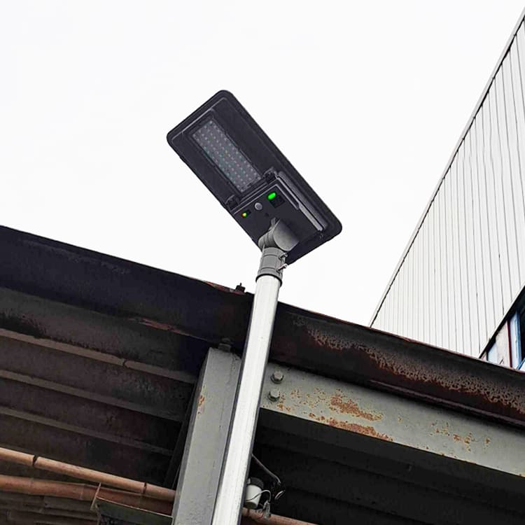 電気代ゼロ！省エネで環境に優しいソーラーライトが登場｜Z036