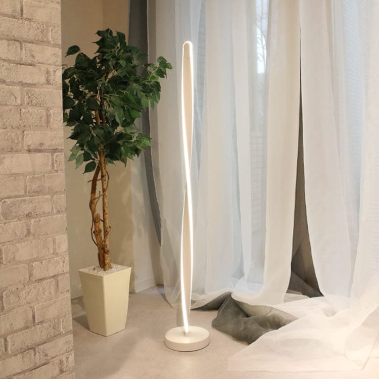 スリムなスパイラル型スタンドライトでおしゃれな空間に｜stand011