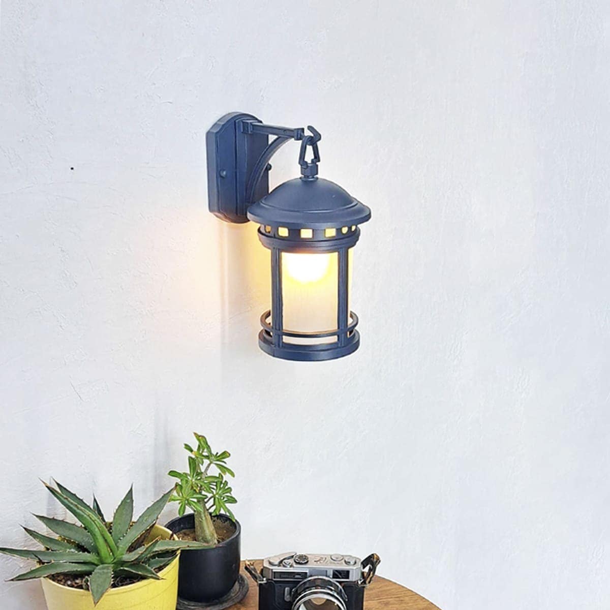 大正ロマン漂う壁付照明。すりガラスの柔らかい灯り。 ｜ WP029