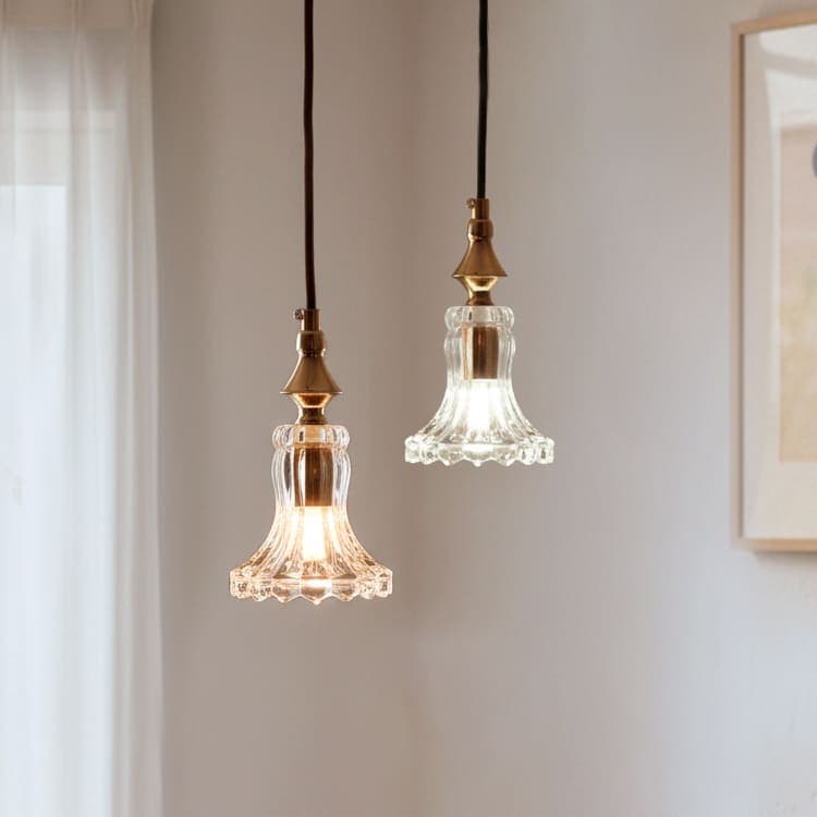 キッチンやダイニングに！小さなドレスを思わせるガラスペンダントライト｜P082