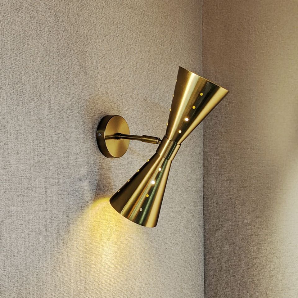 シンメトリーの輝く壁付照明。上下に広がる光で高級感あふれる空間！ ｜ WL040